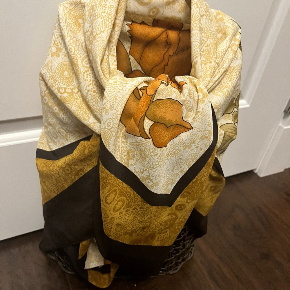🌹 Vintage Turkish Silky Scarf – Golden Rose Elegance